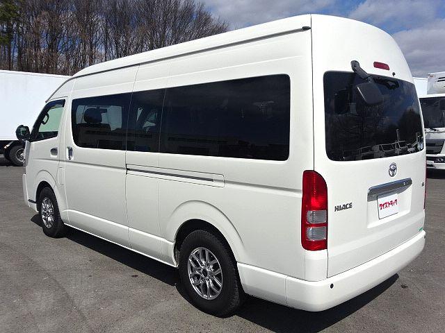 TOYOTA HIACE COMMUTER 2017